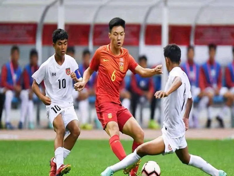 马德兴：U17国足2-0乌兹别克斯坦队，赵松源和张伯霖各入一球